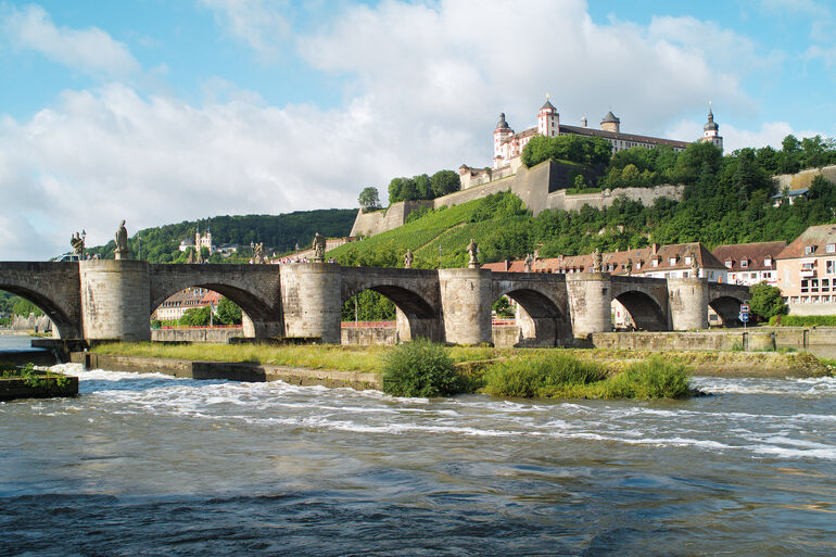 Alte Mainbrücke mit Festung Marienberg