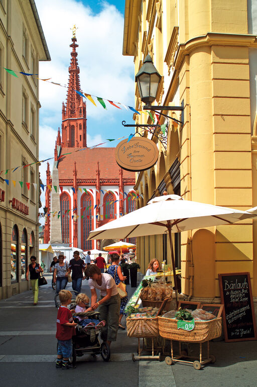 Schustergasse - Blick auf den Würzburger Marktplatz mit Marienkapelle